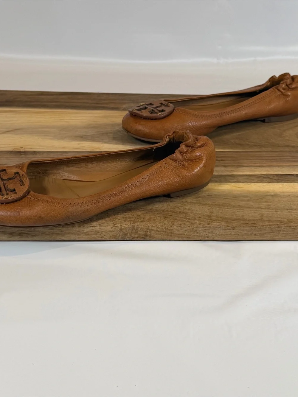 Tory Burch Women's Tan Leather Reva Logo Ballet Flats - Sz 6?